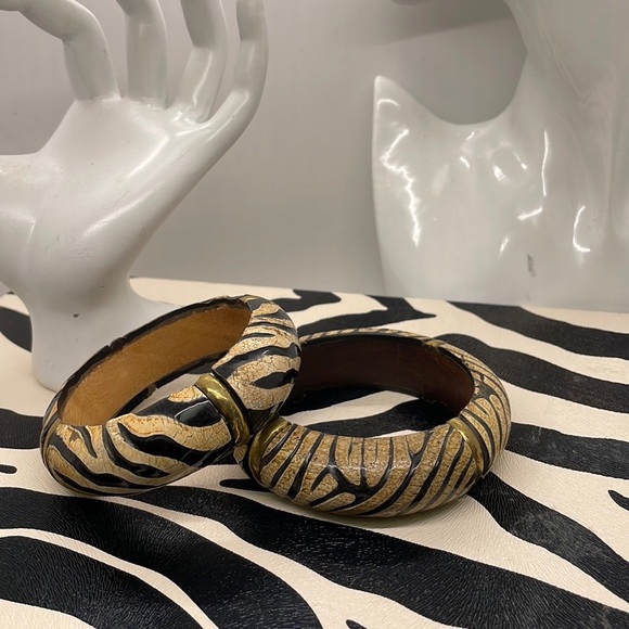 2 Wooden Bracelets Animal Print - Picture 3 of 6